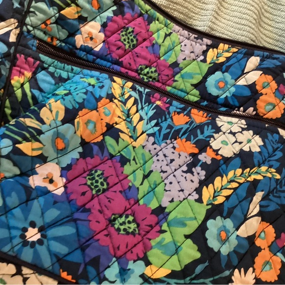 Vintage Vera Bradley crossbody. - Picture 3 of 8